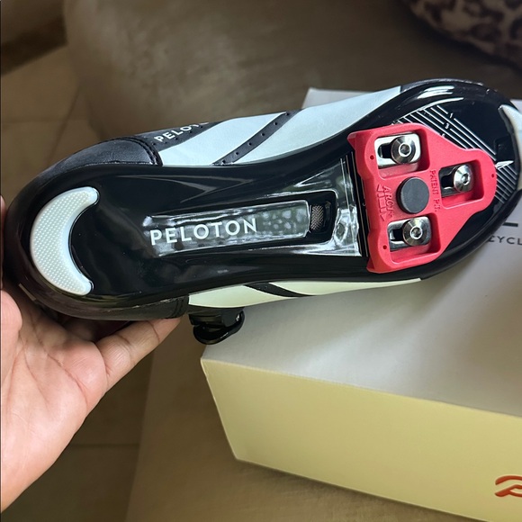 Peloton biking shoes brand new with box - Picture 3 of 5